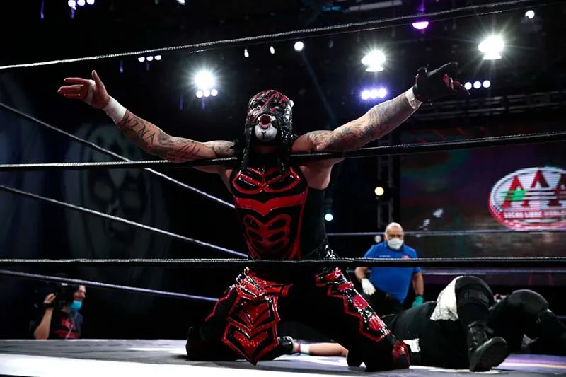 Pentagón Jr durante una lucha en Lucha Fighter AAA