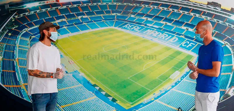 El técnico francés platicando con Sergio Ramos