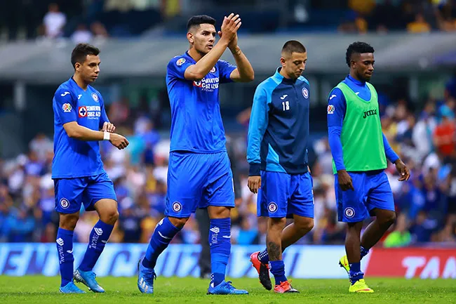 IMAGO7 Passerini aplaude tras un juego de Cruz Azul