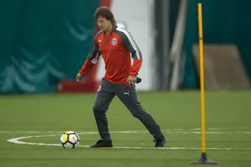 Matías Almeyda en una práctica de Chivas