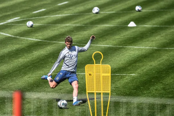 EFE Mickael Cuisance en práctica