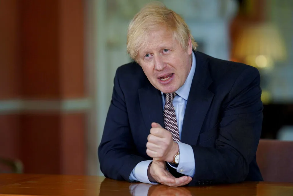 AP Boris Johnson durante un mensaje a la nación