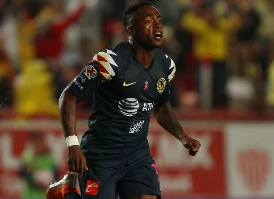 Renato se lamenta en un juego de las Águilas