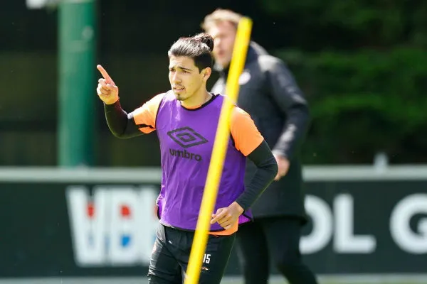Erick Gutiérrez en entrenamiento con PSV