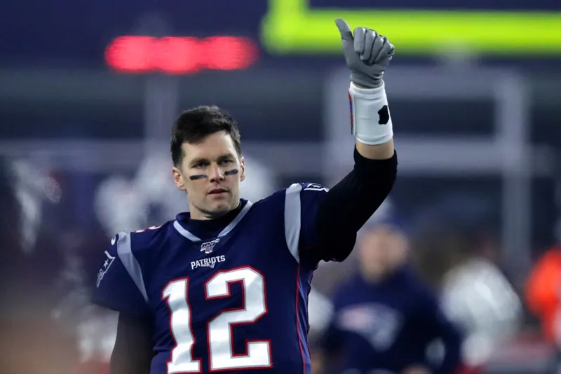 El seis veces ganador del Super Bowl saluda a los aficionados