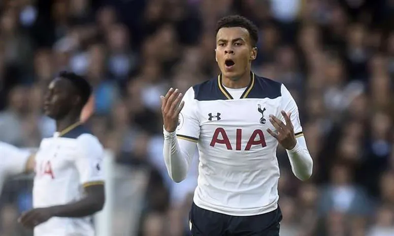 EFE Dele Alli, en un compromiso con el Tottenham