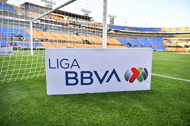Pancarta de la Liga MX en el Estadio Universitario