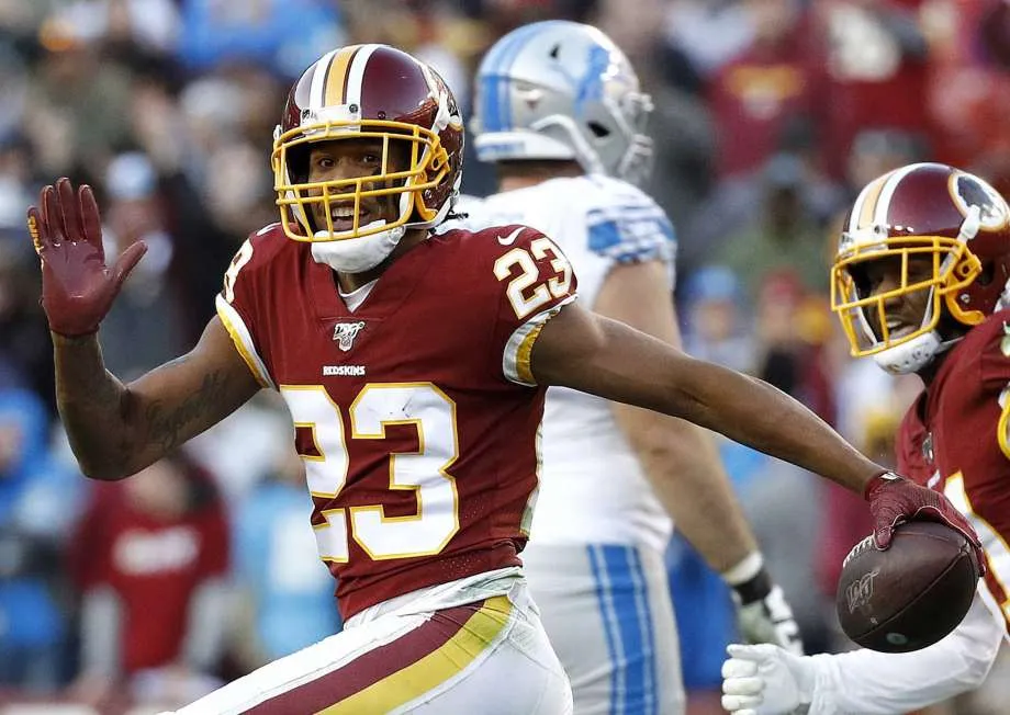 AP Quinton Dunbar, festeja durante un juego en su etapa con los Redskins