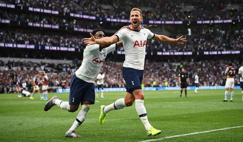 Harry Kane festeja una anotación con el Tottenham