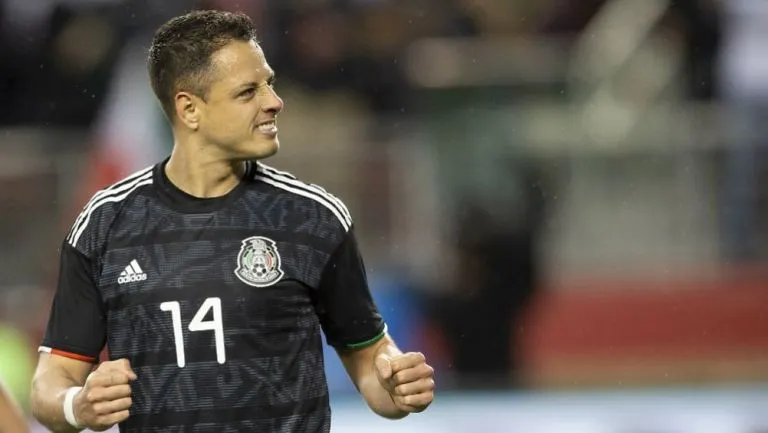 Chicharito, en un juego con la Selección Mexicana