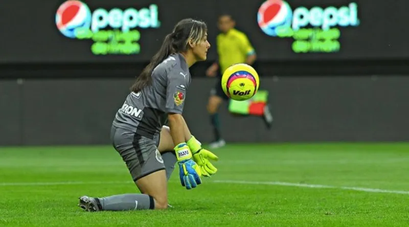 Félix en un juego de la Liga MX Femenil