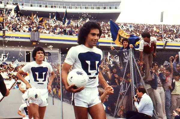 Hugo Sánchez en su etapa como jugador de Pumas