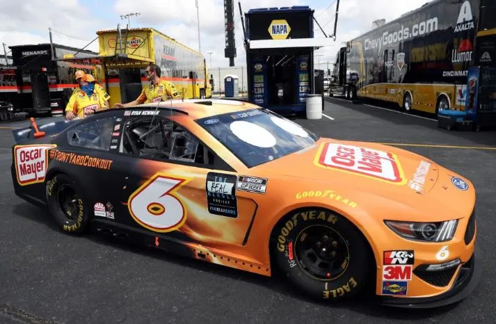 TWITTER @NASCAR Automóvil antes de entrar a la pista