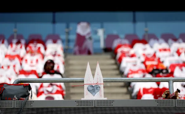 El Estadio Rhein Energie con jerseys sobre las butacas