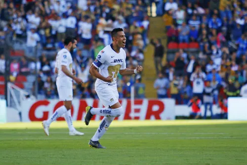 Pablo Barrera durante un juego de Universidad