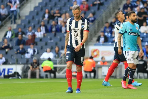Miguel Layún al final de un juego de Rayados