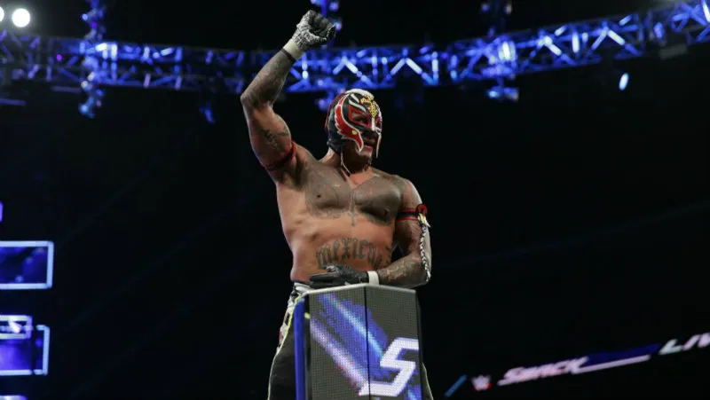 Rey Mysterio durante una lucha