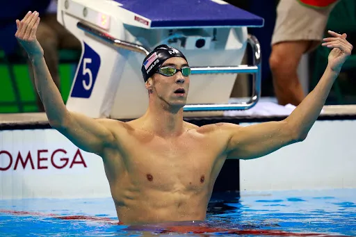 AP Michael Phelps antes de una competencia