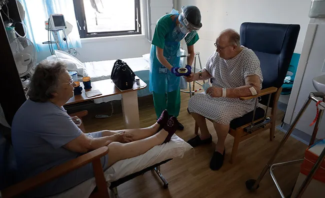 Enfermos de coronavirus en un hospital de Inglaterra