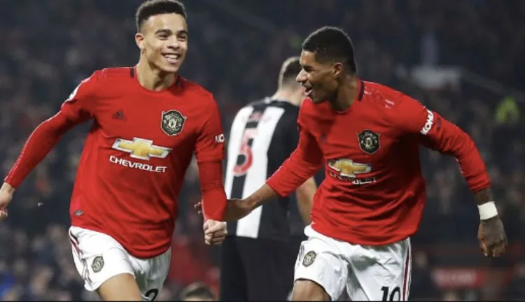 El United celebrando una anotación en la Premier League