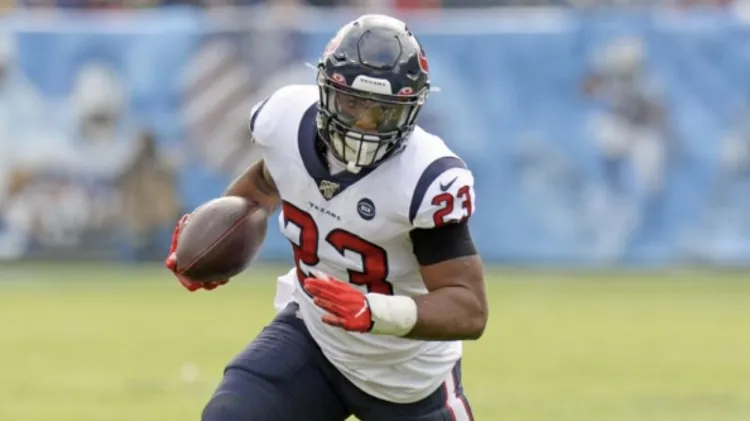 Hyde escapa en una corrida con Houston