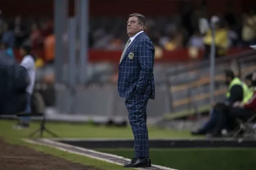 Miguel Herrera durante un partido de las Águilas