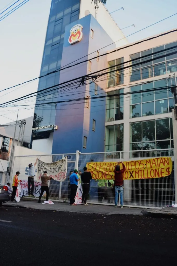 Mantas contra la directiva de Monarcas