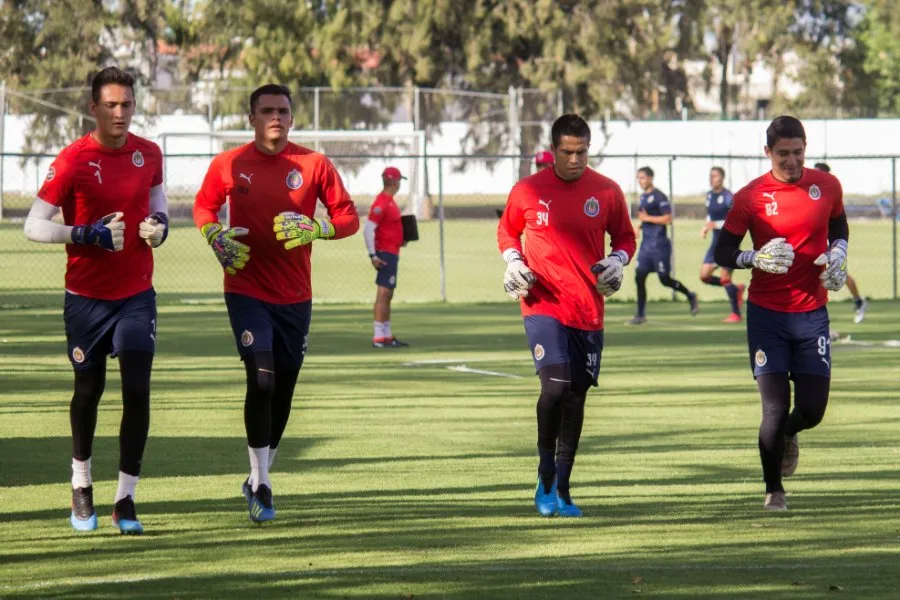 Jiménez, Torres y Gudiño entrenando con Chivas