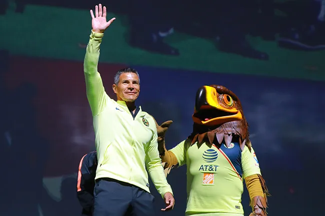 Tena, en un reconocimiento con las Águilas