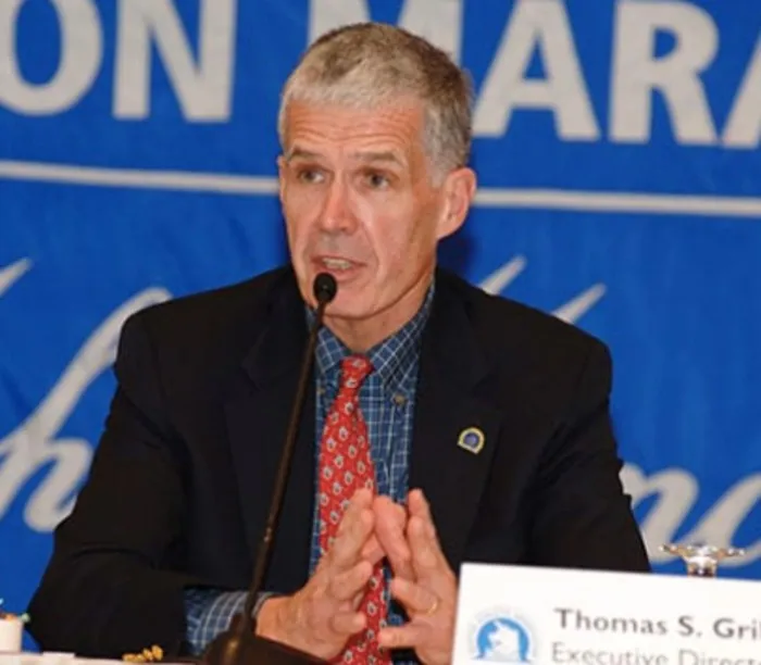 Tom Grilk en una conferencia acerca del maratón de Boston