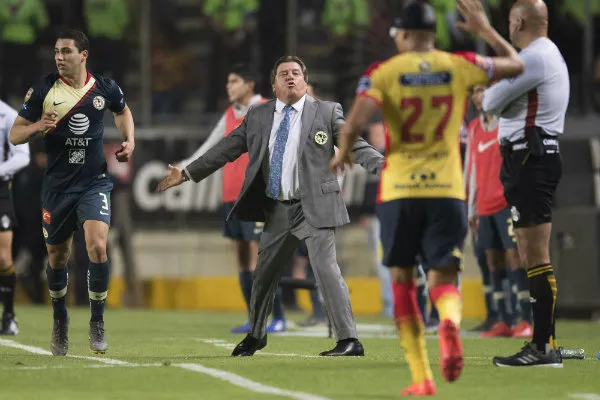Miguel Herrera en el Estadio Morelos