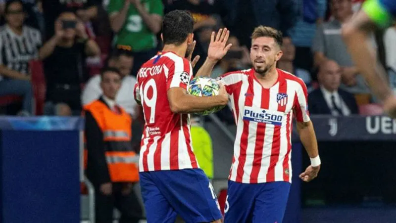 EFE Héctor Herrera festeja una anotación con Diego Costa