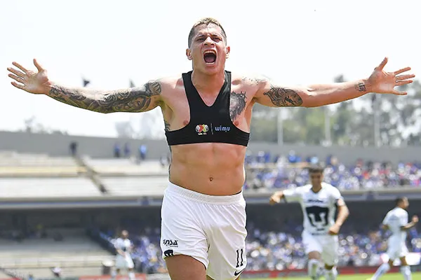 El jugador paraguayo en su etapa con Pumas