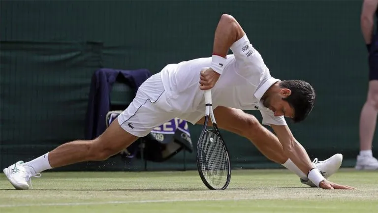 AP Novak Djokovic en un partido de Wimbledon