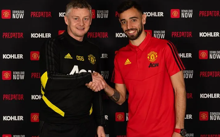 Bruno Fernandes en su presentación con Manchester United
