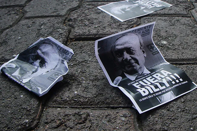 Panfletos para pedir la salida de Billy Álvarez