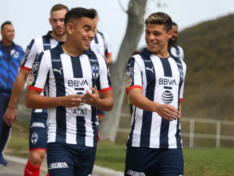 Poncho en concentracion con Rayados