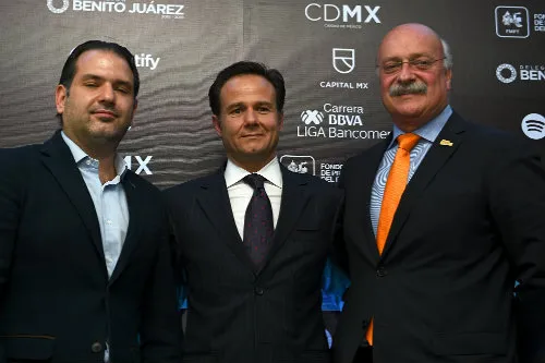 Bernardo De la Garza (centro) y Enrique Bonilla