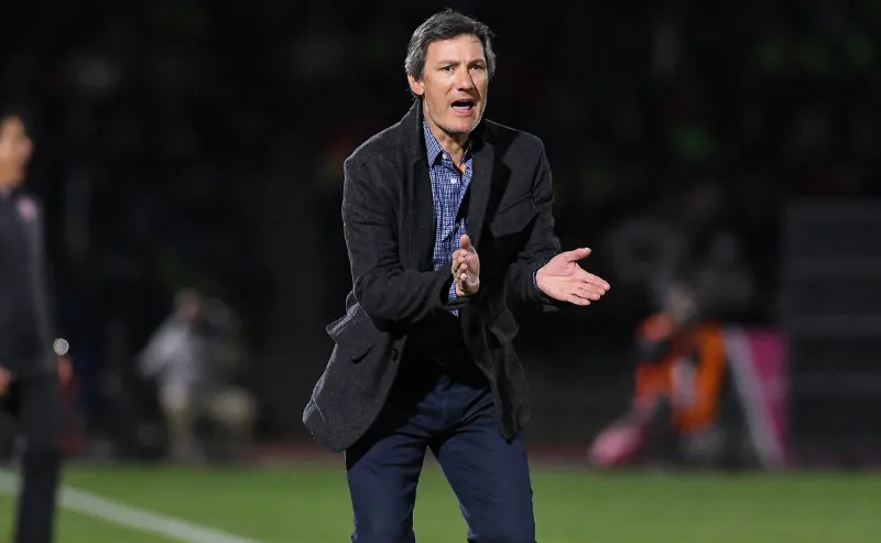 Caballero dirigiendo a Juárez