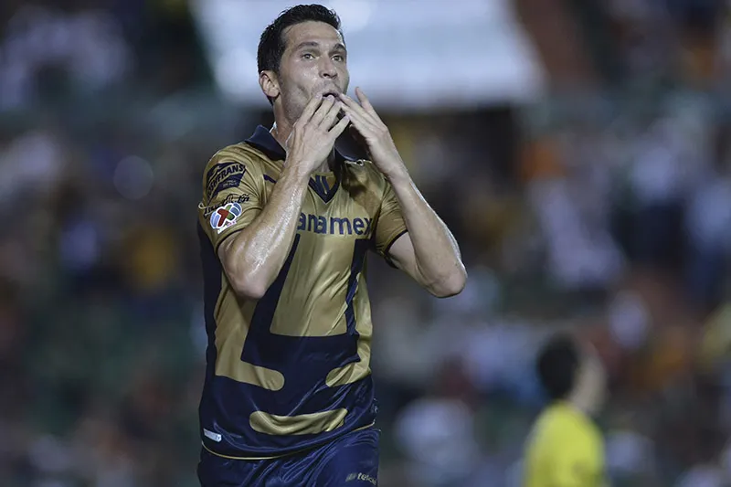 García Sanz durante un duelo con Pumas en 2013