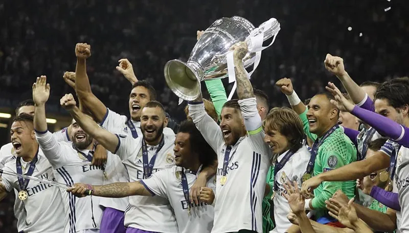 Sergio Ramos levanta la Champions League con el Madrid