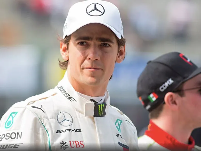 MEXSPORT Gutiérrez con el traje de Mercedes