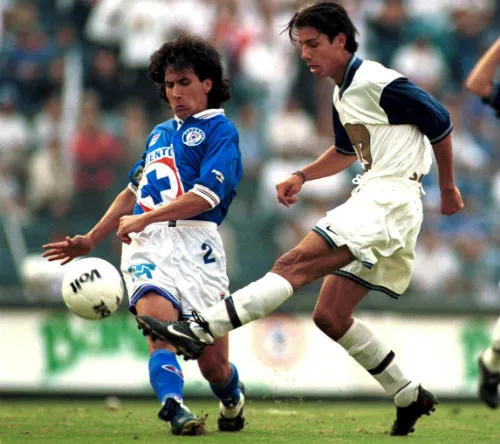 Horacio Sánchez en un partido vs Cruz Azul