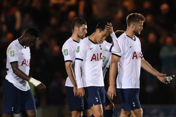 AP Jugadores de los Spurs se lamentan tras derrota