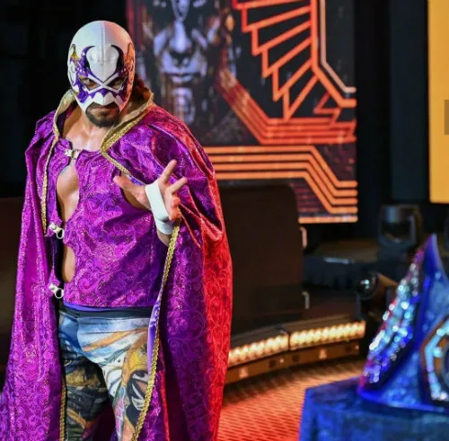 El Hijo del Fantasma antes de una lucha