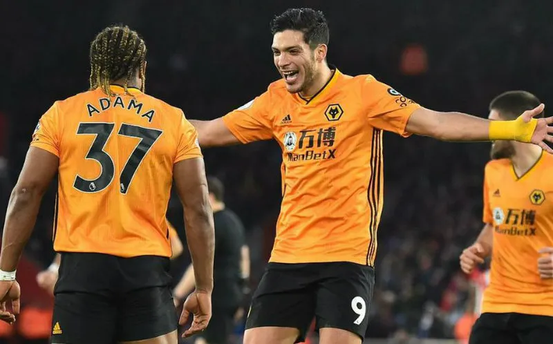 Jiménez y Adama Traoré juegan con el Wolves