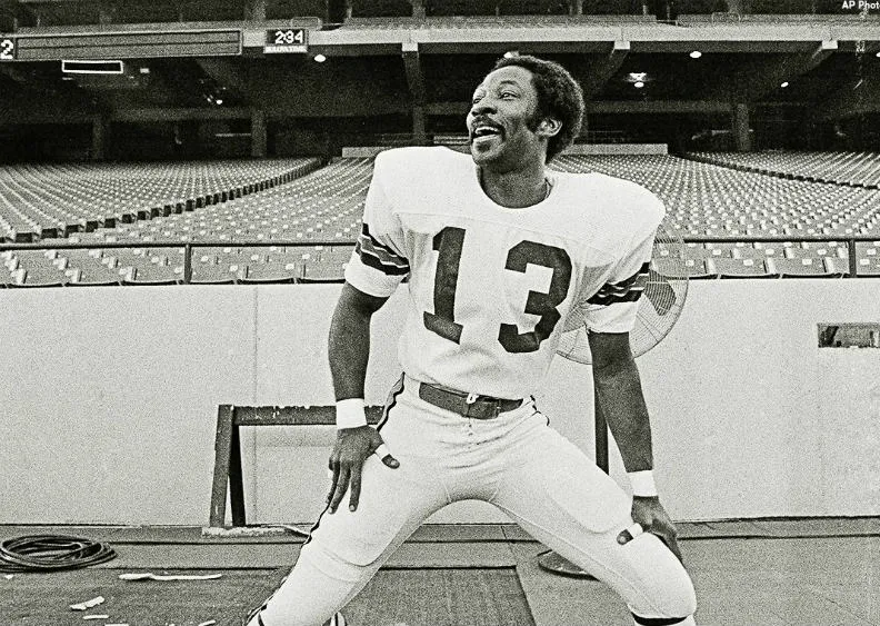 TWITTER: @BENGALS Ken Riley en partido con los Bengals