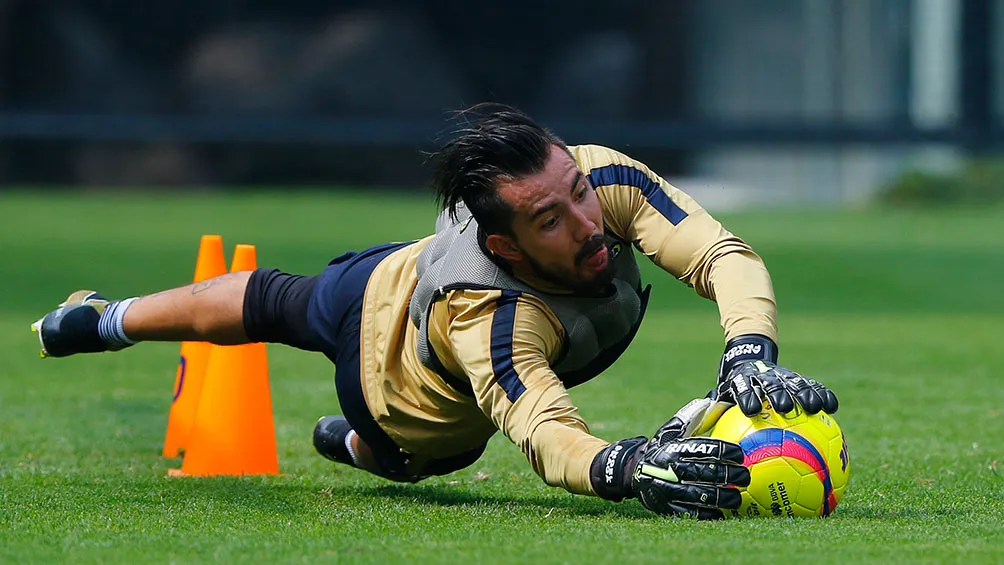 Fraga realiza atajada en entrenamiento