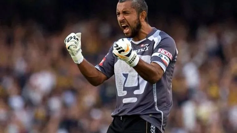 Bernal en partido del Club Universidad