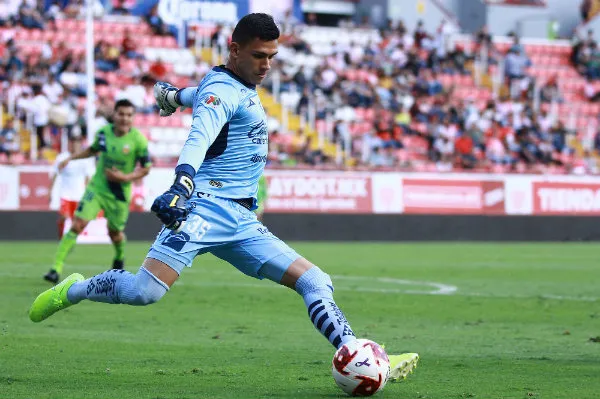 Ángel Malagón en acción con Monarcas